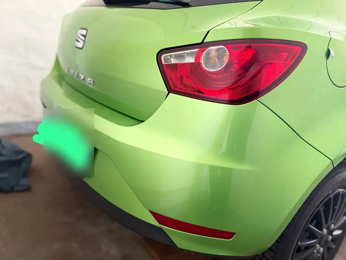 Usata Seat Ibiza Reference 69 CV (50 kW) 2014 Verde Utilitaria