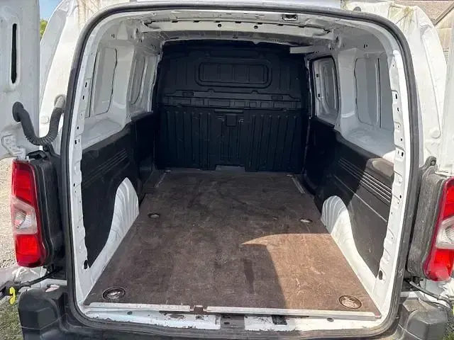 Gebraucht Opel Combo Edition 106 PS (77 kW) 2022 Weiß Van / Kleinbus