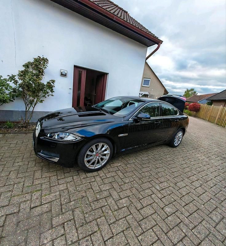 Second-hand Jaguar XF 200 CP (147 kW) 2014 Negru Berlinǎ