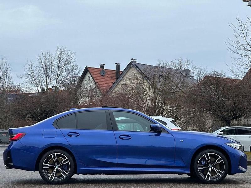 Gebraucht BMW 330e Sport Line 292 PS (214 kW) 2024 Portimao blau (metallic) Limousine