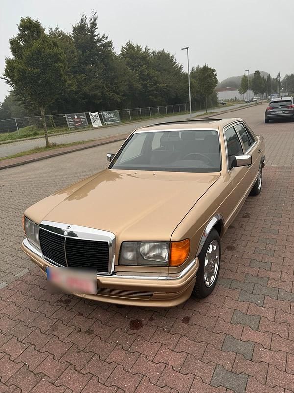 Gold Gebraucht 1982 Mercedes E280 AMG Limousine | 8.999 € - Bild 1/4