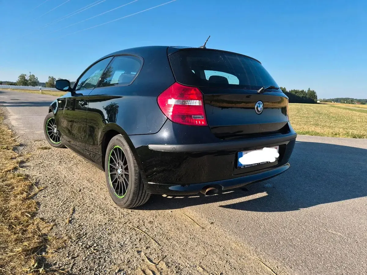Gebraucht BMW 116 116 PS (85 kW) 2010 Schwarz Kleinwagen