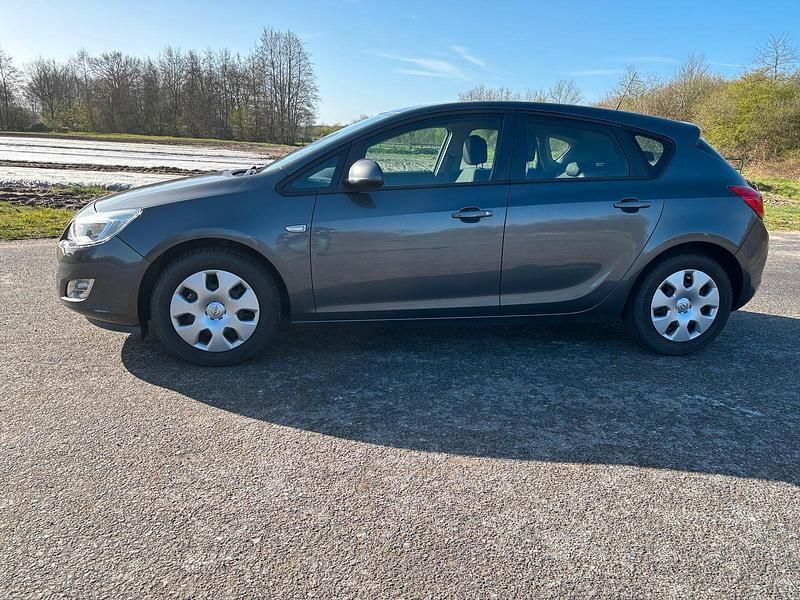 Gebraucht Opel Astra 115 PS (84 kW) 2010 Grau Limousine