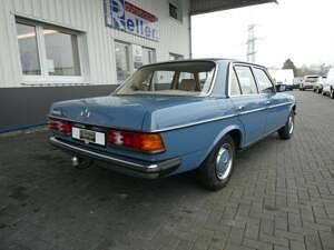 Gebraucht Mercedes 200 60 PS (44 kW) 1983 Blau Limousine