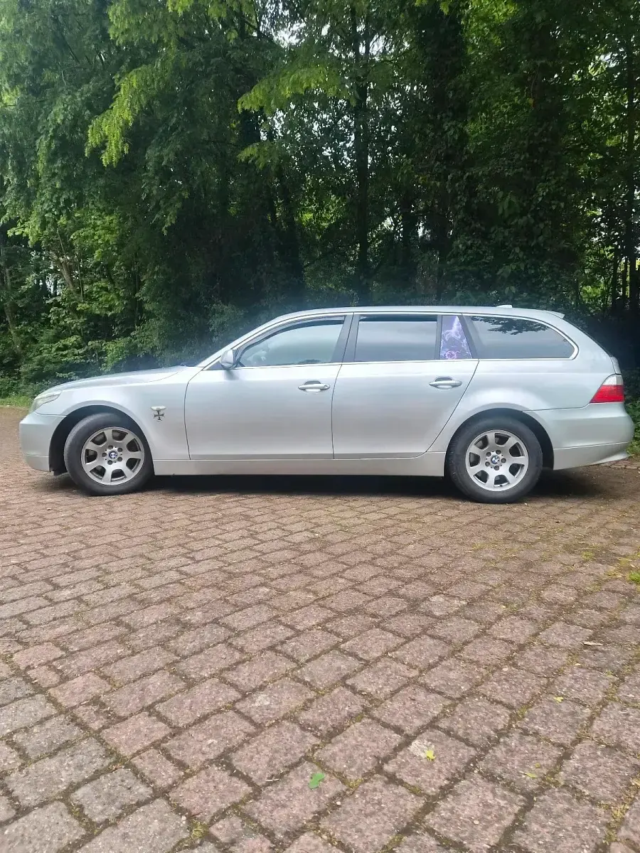 Gebraucht BMW 530 258 PS (189 kW) 2006 Silber Kombi