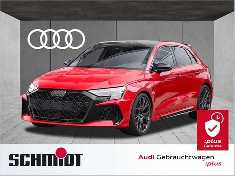 Progressivrot metallic Neu 2025 Audi RS3 Sportback Ambiente Kleinwagen | 68.440 € (Guter Preis) - Bild 1/4