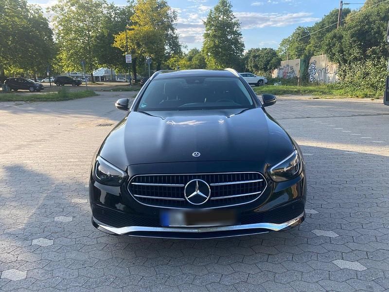Schwarz Gebraucht 2022 Mercedes E300 Kombi | 33.500 € (Fairer Preis) - Bild 1/4