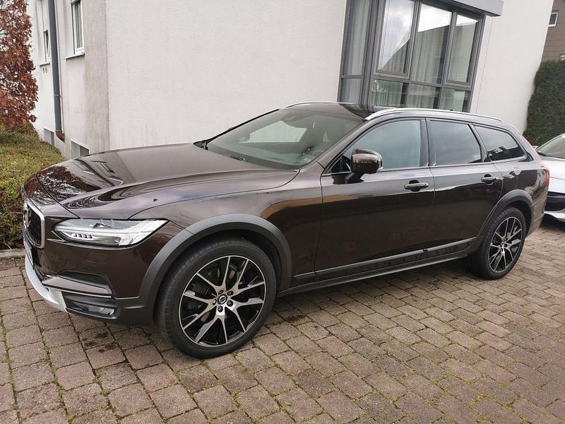 Braun Gebraucht 2018 Volvo V90 CC Pro Kombi | 23.500 € (Fairer Preis) - Bild 1/4