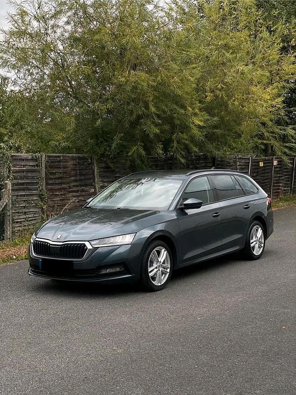 Grau Gebraucht 2020 Skoda Octavia Kombi | 11.499 € (Superpreis) - Bild 1/4