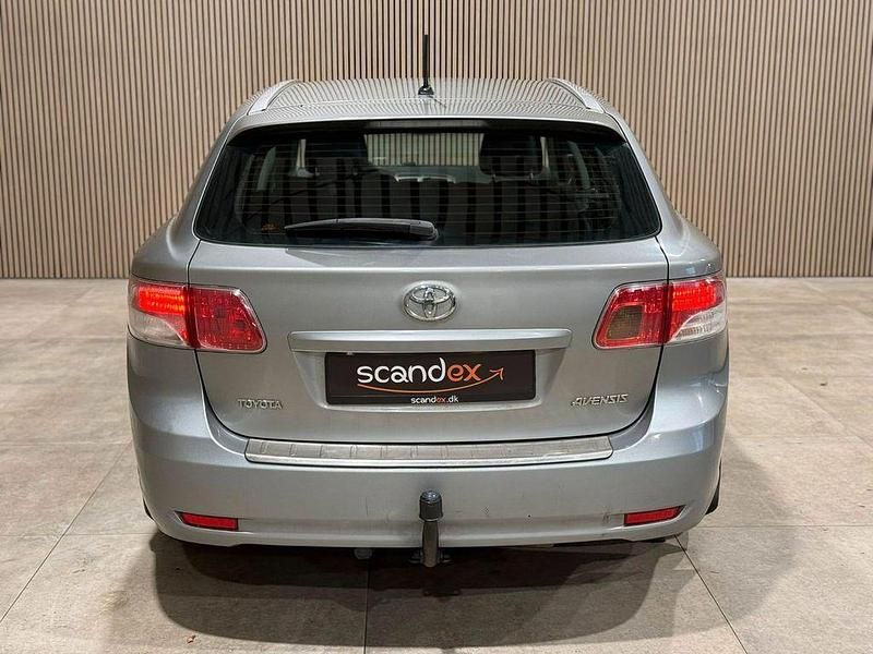 Gebraucht Toyota Avensis 124 PS (91 kW) 2012 Silber Limousine