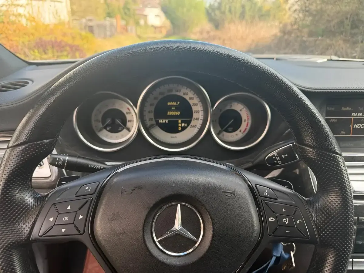 Gebraucht Mercedes 320 2011 Grau Limousine