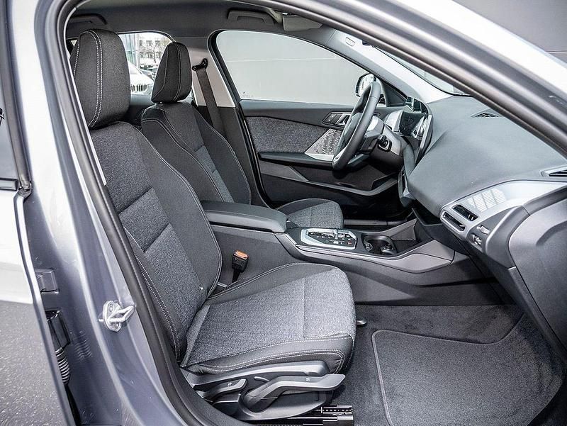 Neu BMW 120 170 PS (125 kW) 2026 Grau Kleinwagen
