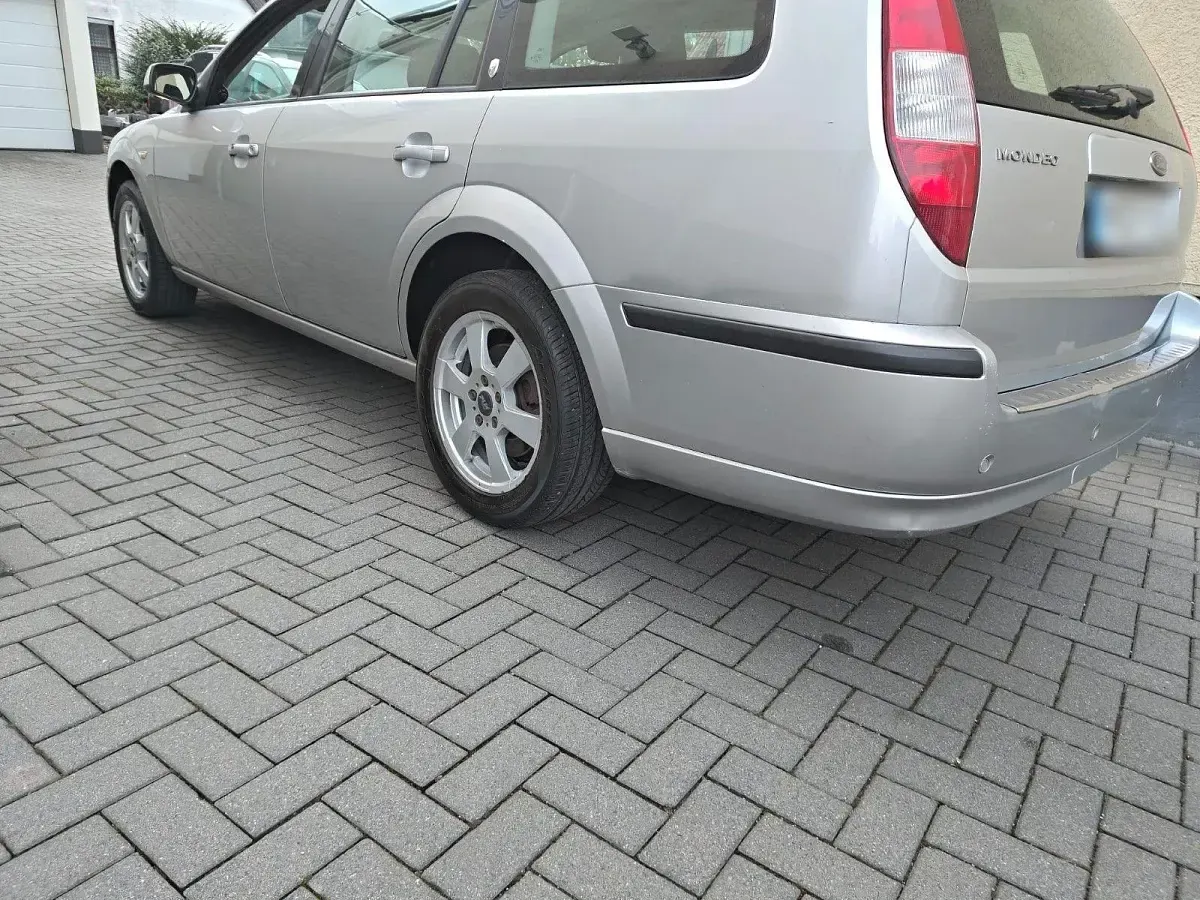 Gebraucht Ford Mondeo 125 PS (91 kW) 2007 Silber Kombi