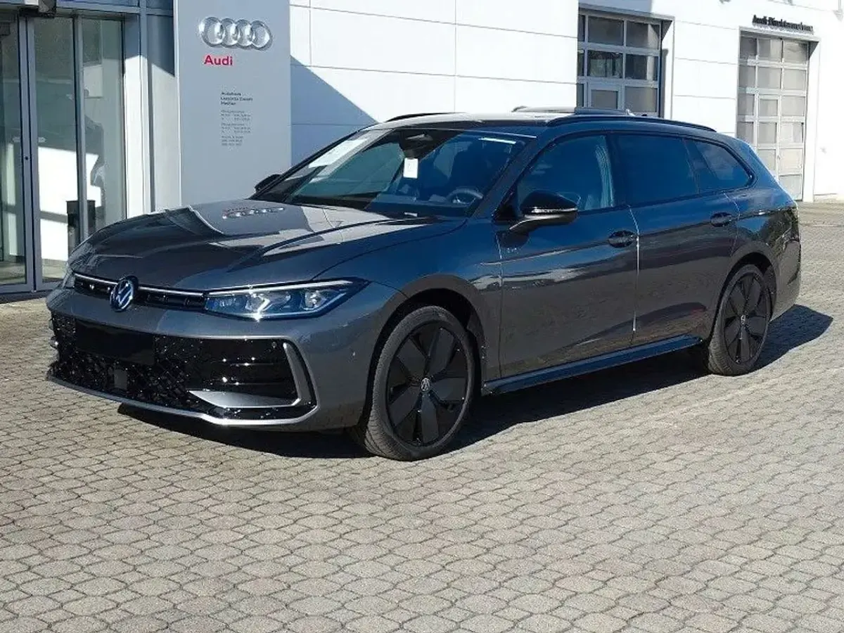 Neu VW Passat Style 150 PS (110 kW) 2025 Grau Kombi