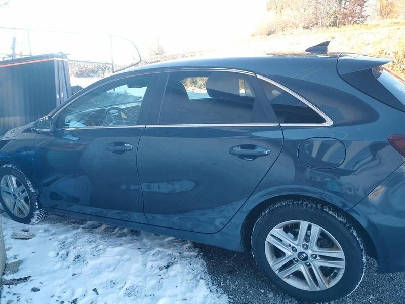 Gebraucht Kia Ceed Vision 140 PS (102 kW) 2020 Grau Kleinwagen