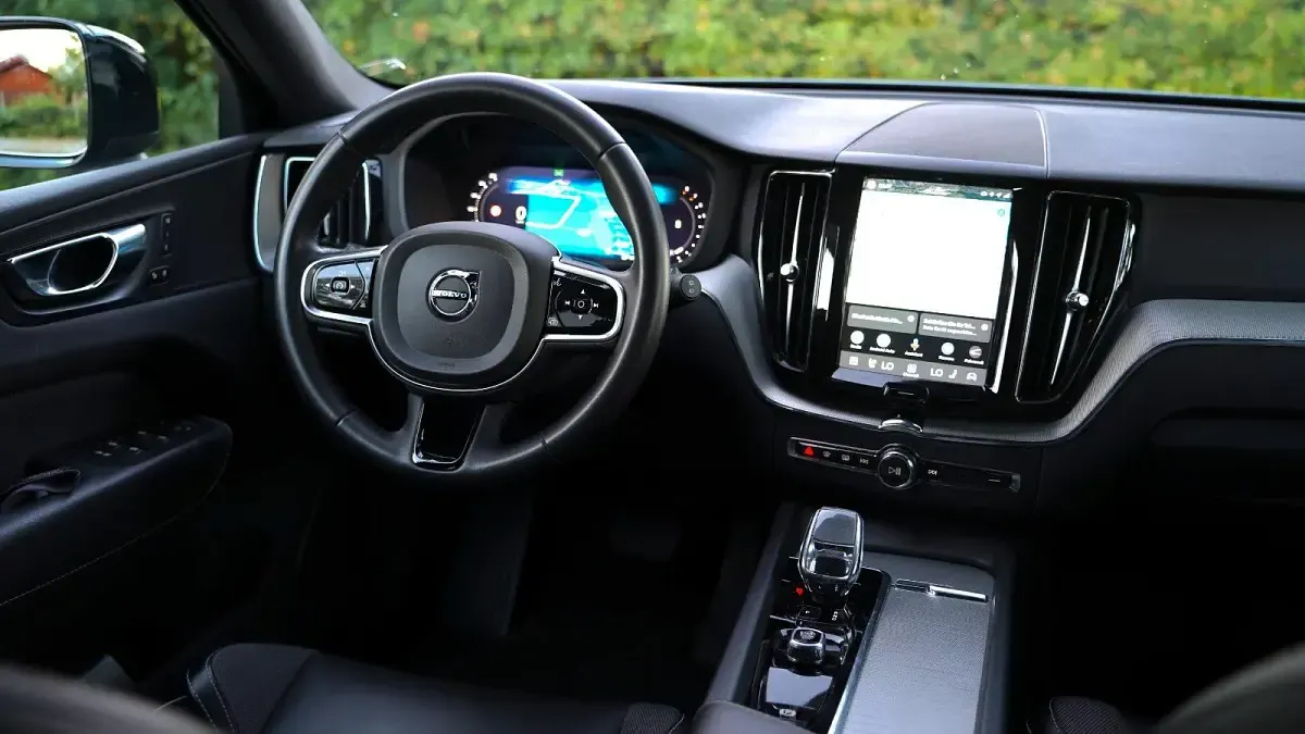 Gebraucht Volvo XC60 Plus 197 PS (144 kW) 2023 Grau SUV