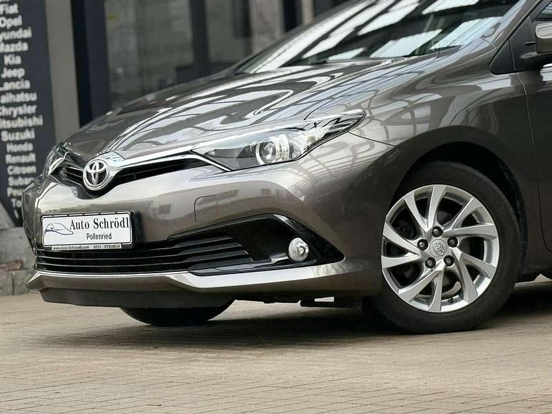 Gebraucht Toyota Auris Multidrive S 116 PS (85 kW) 2017 Platinumbronze metallic Limousine