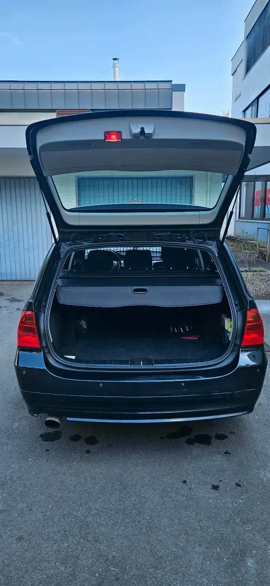 Gebraucht BMW 320 150 PS (110 kW) 2007 Schwarz Kombi