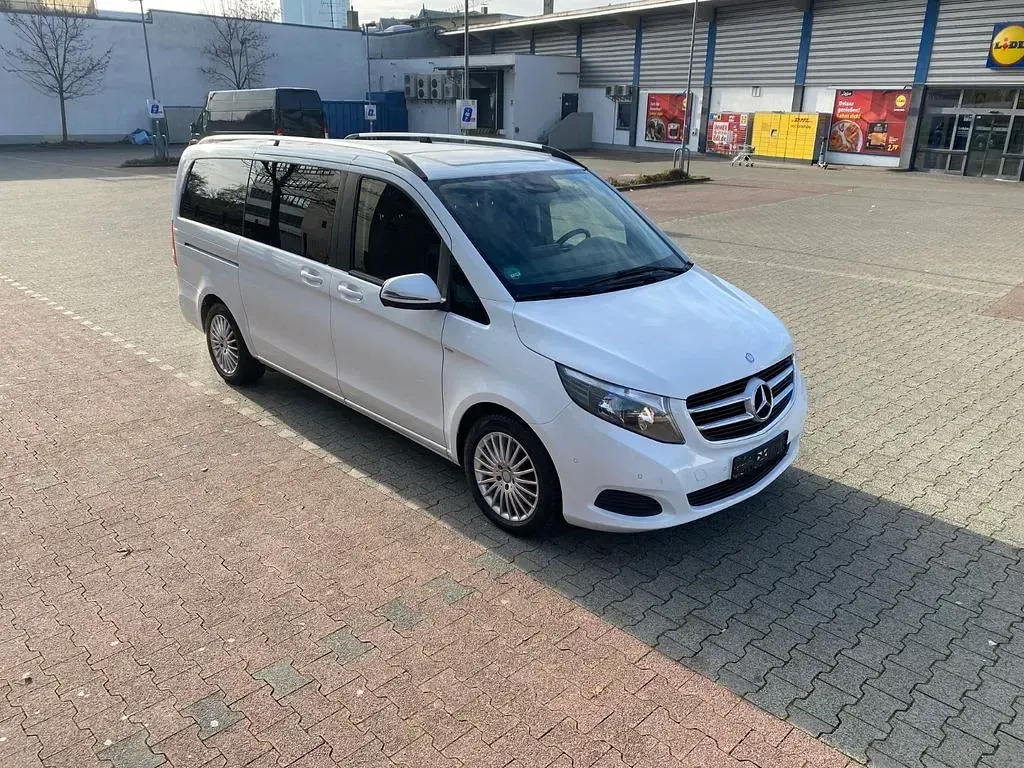 Gebraucht Mercedes V220 163 PS (119 kW) 2017 Weiß Van / Kleinbus