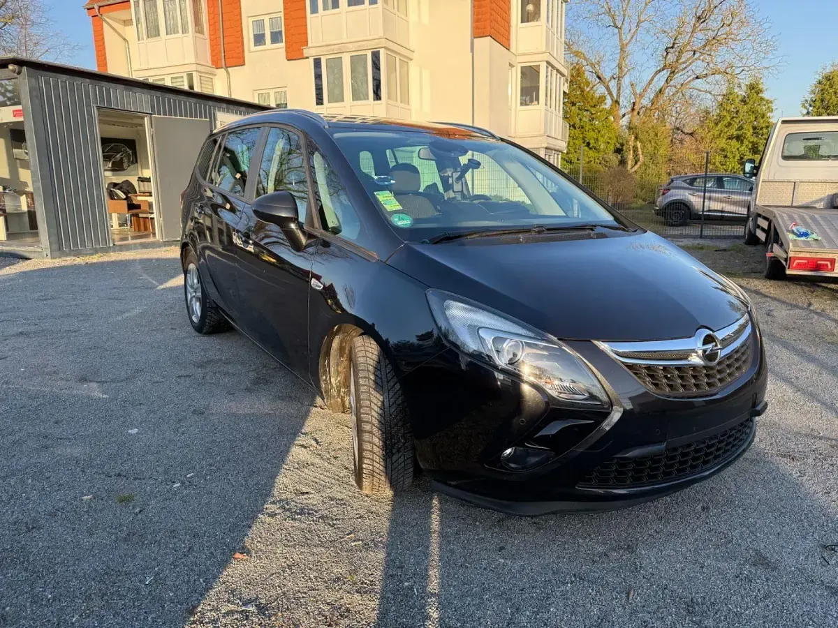 Gebraucht Opel Zafira 140 PS (102 kW) 2015 Schwarz Van / Kleinbus