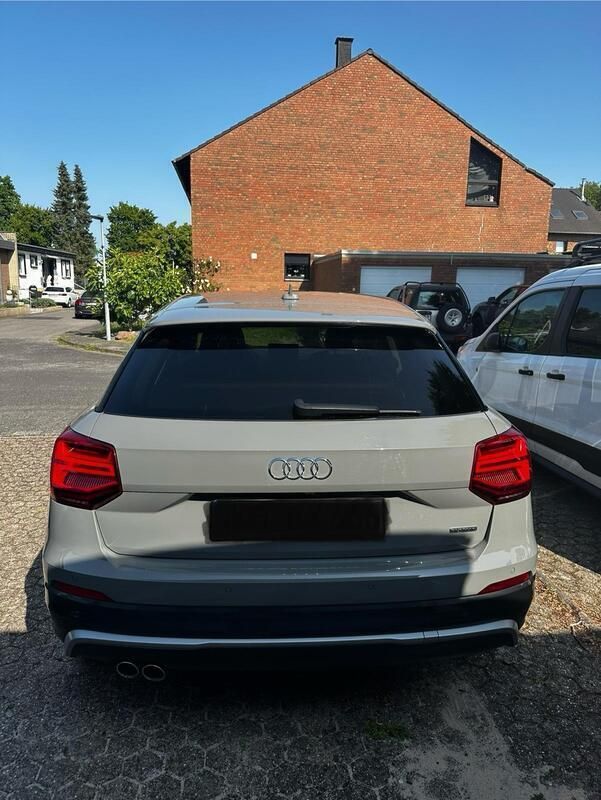 Grau Gebraucht 2017 Audi Q2 Design SUV | 20.700 € (Etwas zu teuer) - Bild 1/4
