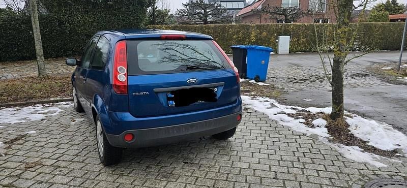 Gebraucht Ford Fiesta 69 PS (50 kW) 2007 Blau Kleinwagen
