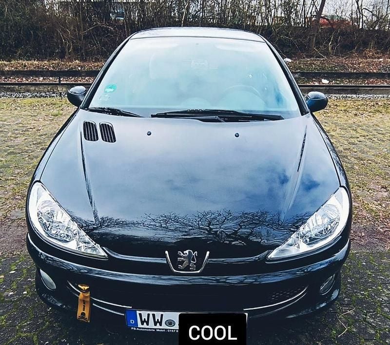 Gebraucht Peugeot 206 75 PS (55 kW) 2008 Schwarz Limousine