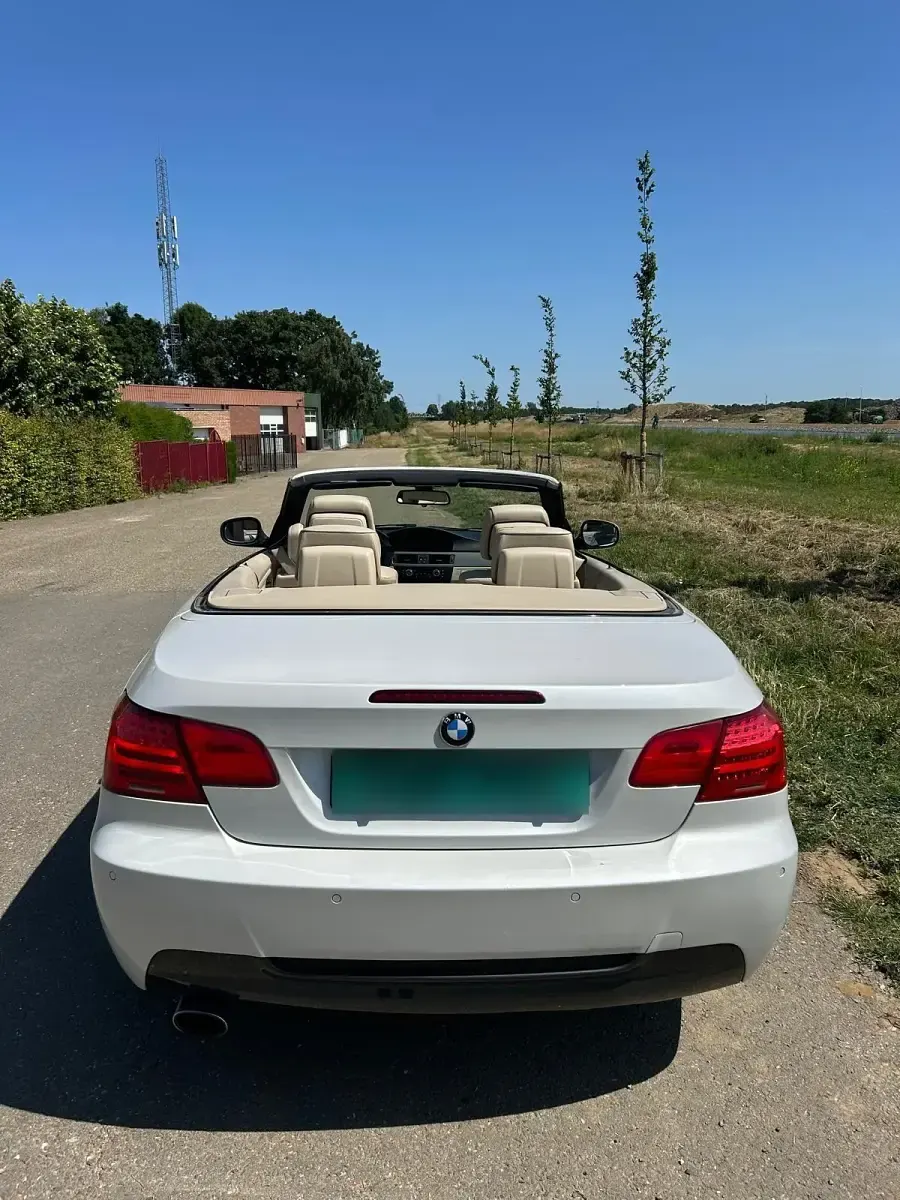 Gebraucht BMW 318 Cabriolet M Sport 143 PS (105 kW) 2011 Weiß Cabrio