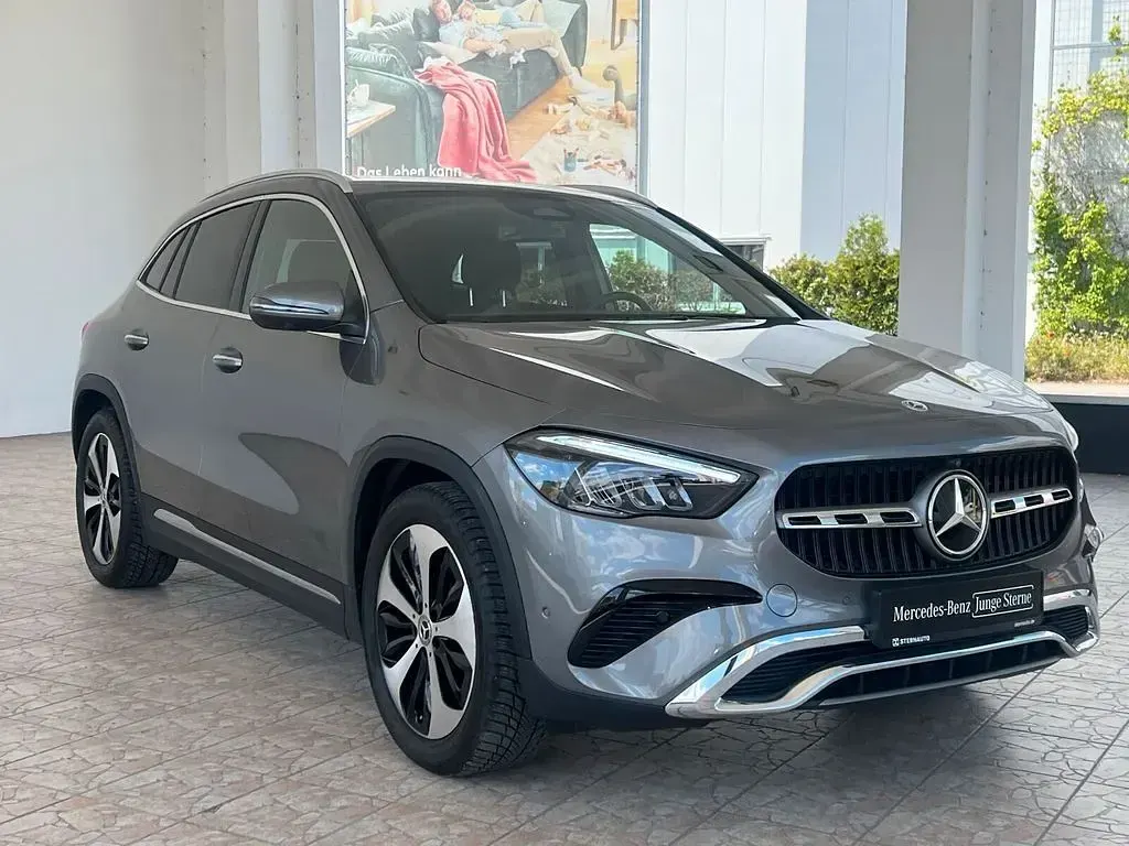 Gebraucht Mercedes GLA200 Progressive 163 PS (119 kW) 2026 Lack mountaingrau SUV