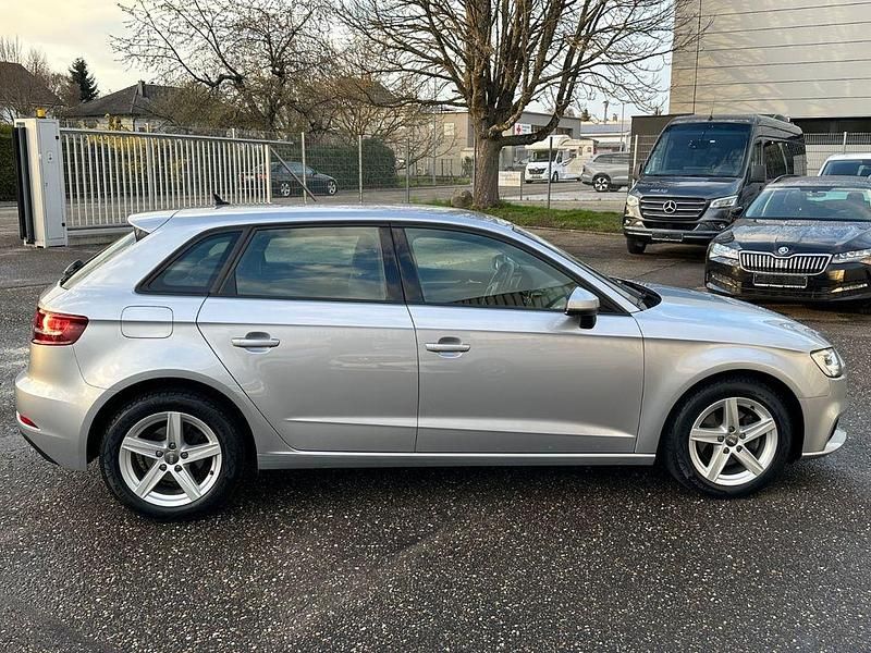 Gebraucht Audi A3 116 PS (85 kW) 2019 Silber Limousine