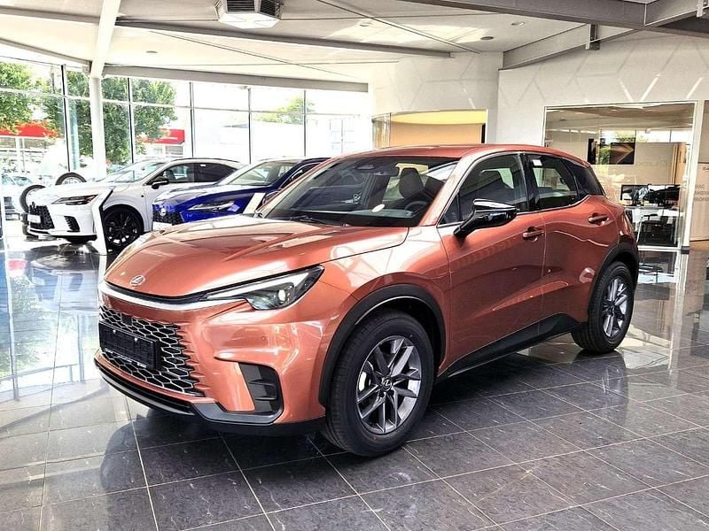 Neu Lexus LBX 136 PS (100 kW) 2026 Kupferrot SUV