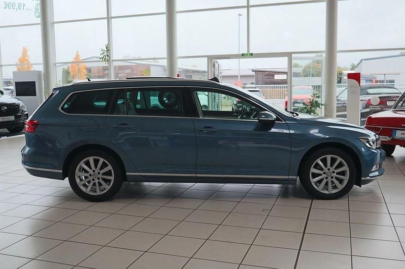 Gebraucht VW Passat Highline 150 PS (110 kW) 2018 Blau Kombi