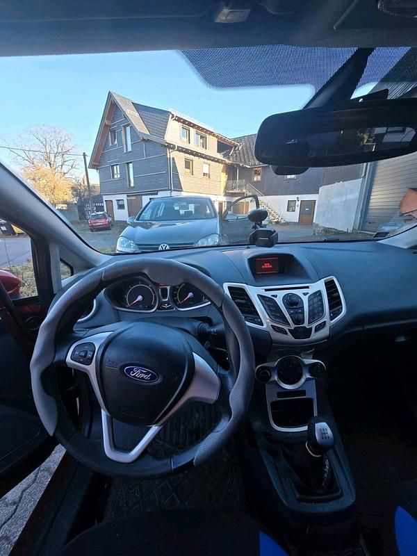 Gebraucht Ford Fiesta 66 PS (48 kW) 2009 Rot Kleinwagen