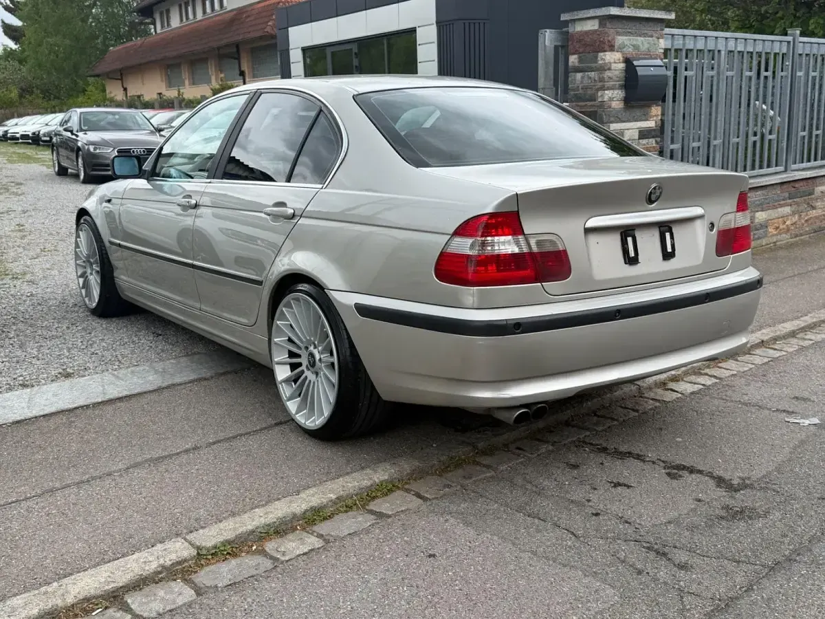 Gebraucht BMW 325 192 PS (141 kW) 2004 Gold Limousine