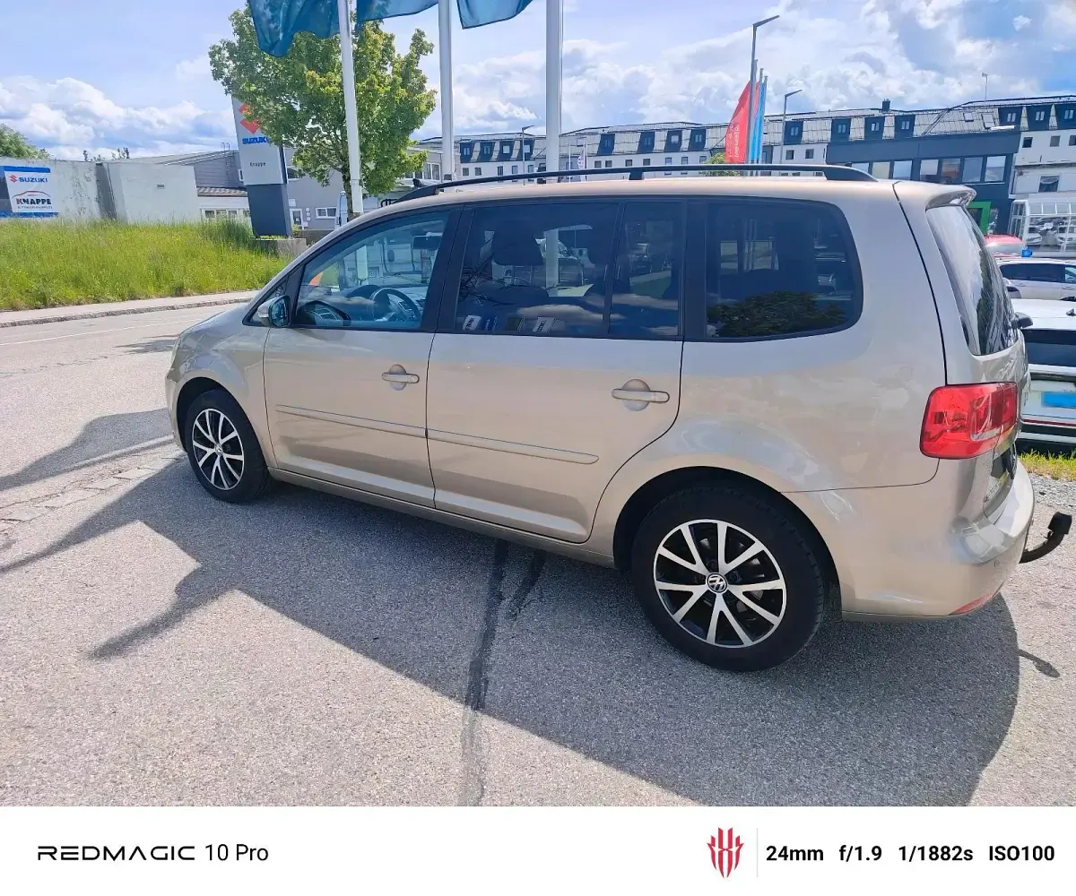 Gebraucht VW Touran 140 PS (102 kW) 2011 Gelb Van / Kleinbus