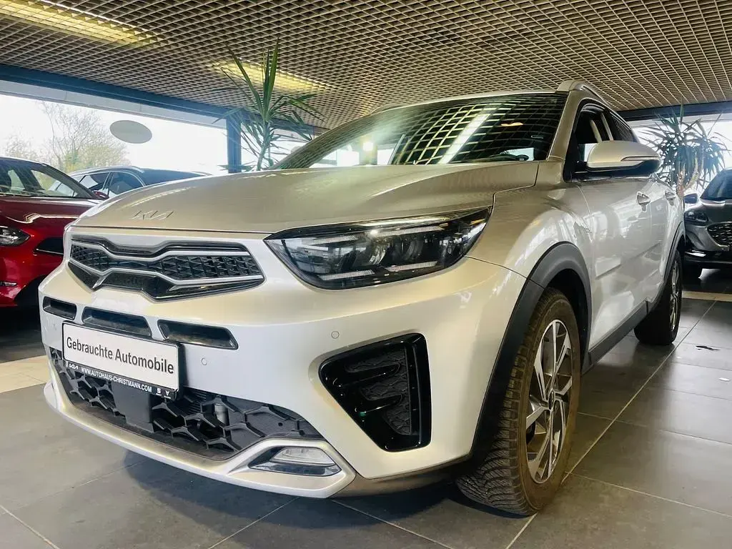 Gebraucht Kia Stonic GT-Line 120 PS (88 kW) 2023 Sparkling silver SUV