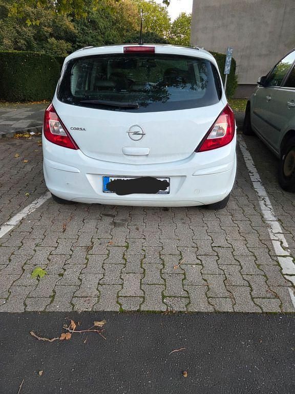 Używany Opel Corsa Edition 90 KM (66 kW) 2009 Biały Sedan/Limuzyna