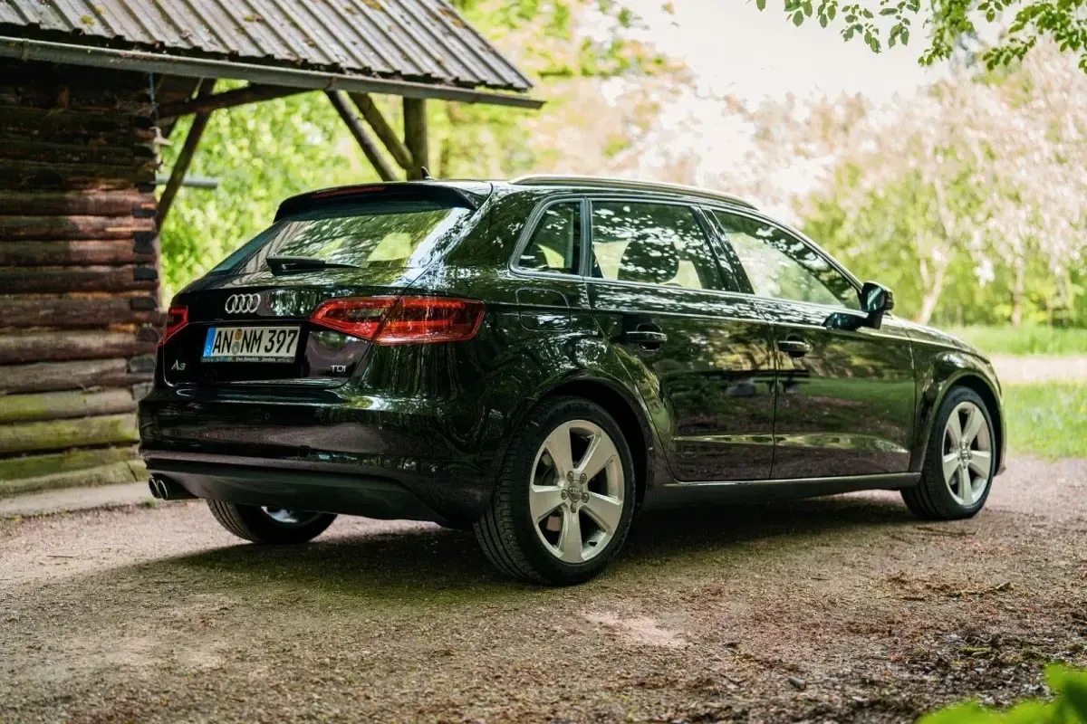 Gebraucht Audi A3 Ambiente 150 PS (110 kW) 2014 Schwarz Limousine