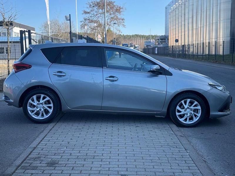 Gebraucht Toyota Auris Edition-S 116 PS (85 kW) 2017 Grau Limousine
