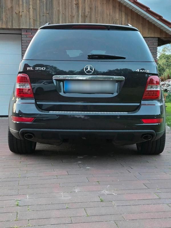 Gebraucht Mercedes ML350 231 PS (169 kW) 2010 Schwarz SUV