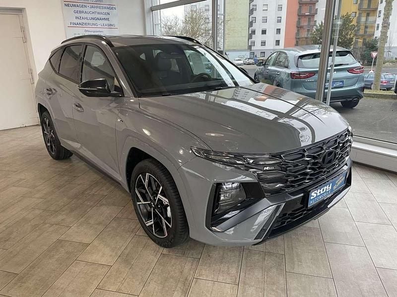 Grau shadow grey Neu 2025 Hyundai Tucson N Line SUV | 30.990 € (Superpreis) - Bild 1/4