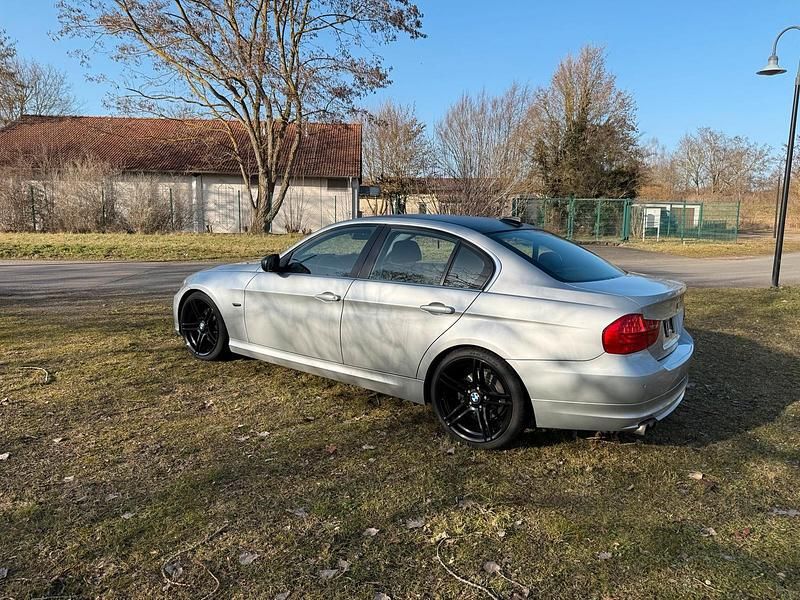 Gebraucht BMW 325 218 PS (160 kW) 2008 Silber Limousine