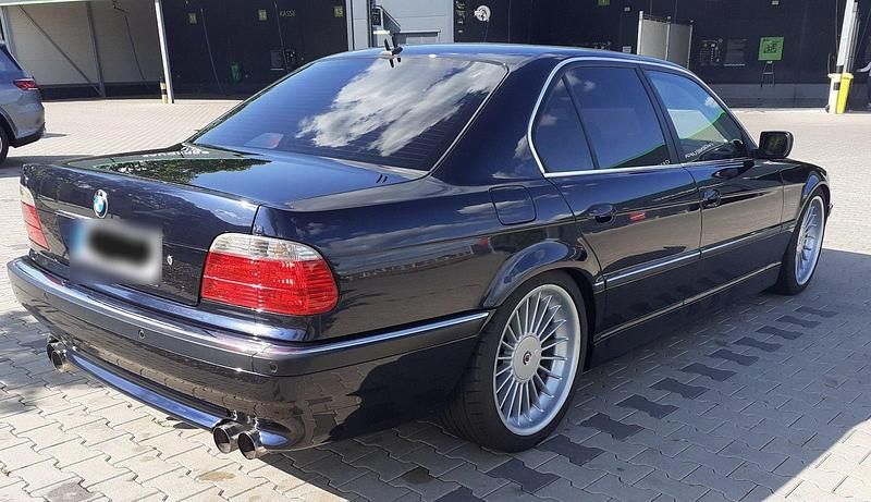 Second-hand BMW 740 286 CP (210 kW) 2000 Albastru Berlinǎ