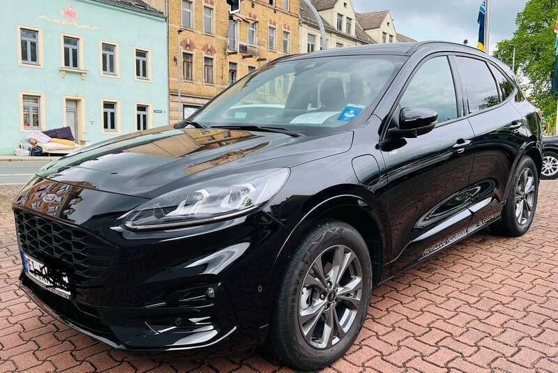 Obsidianschwarz metallic Gebraucht 2023 Ford Kuga ST-Line X SUV | 33.990 € (Etwas zu teuer) - Bild 1/4