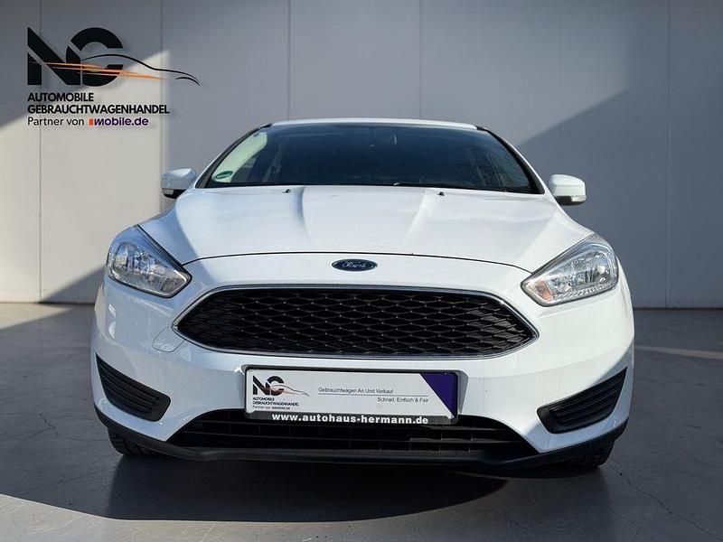 Gebraucht Ford Focus Ambiente 101 PS (74 kW) 2016 Weiß Kombi