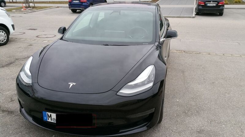 Schwarz Gebraucht 2019 Tesla Model 3 Limousine | 25.900 € (Teuer) - Bild 1/4