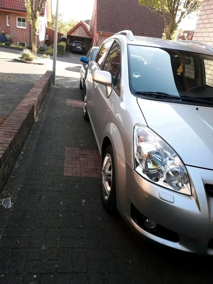 Gebraucht Toyota Corolla Verso 129 PS (94 kW) 2008 Grau Van / Kleinbus