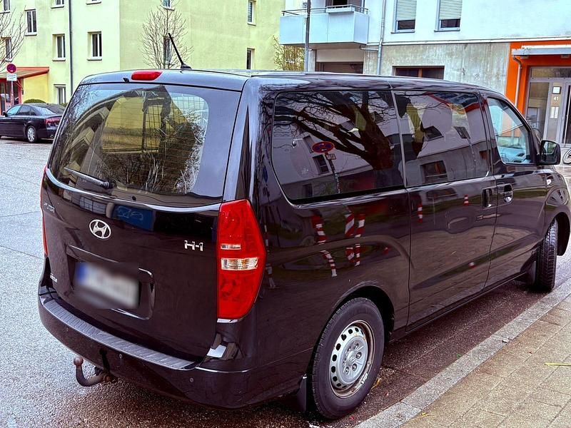 Gebraucht Hyundai H-1 136 PS (100 kW) 2017 Schwarz Van / Kleinbus