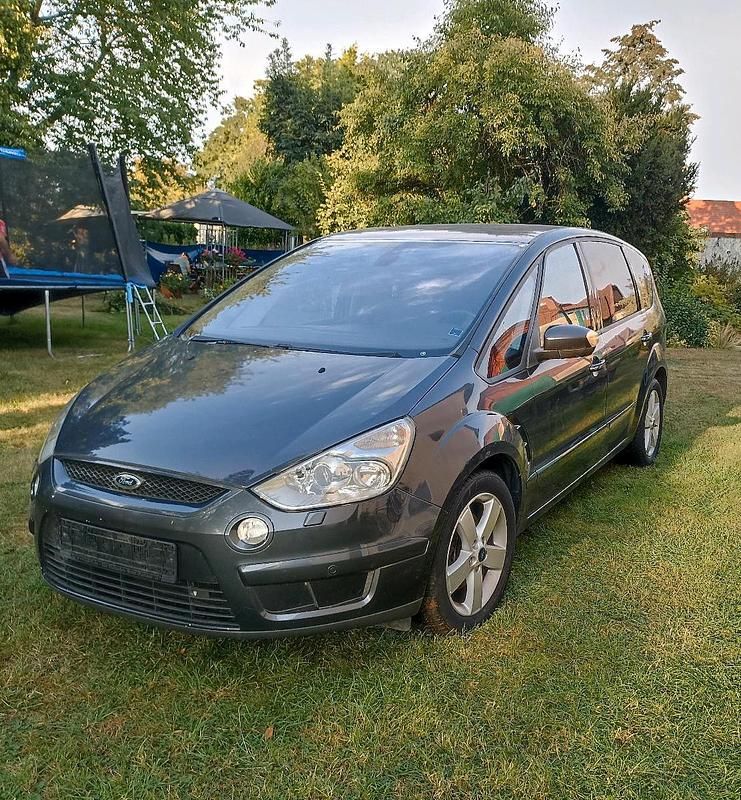 Grau Gebraucht 2009 Ford S-MAX S Van / Kleinbus | 5.500 € (Teuer) - Bild 1/4