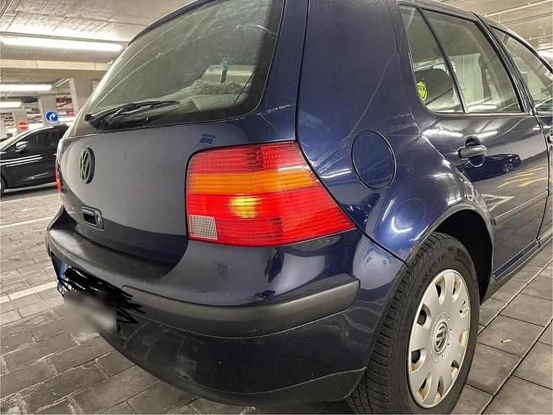 Gebraucht VW Golf IV 94 PS (69 kW) 2002 Blau Kleinwagen